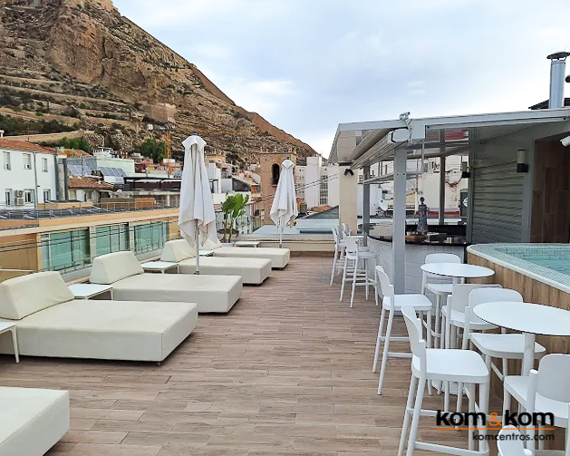 Highbar: Terraza Chill Out en la Azotea del hotel Odissey Room en el centro de Alicante. Proyecto Integral de Kom&Kom